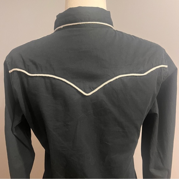 Women’s Pan Handle Slim Western Embroidered Pearl Snap Top - Picture 6 of 9